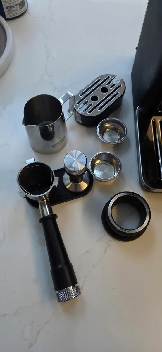 DeLonghi Coffee Machine - Image 3