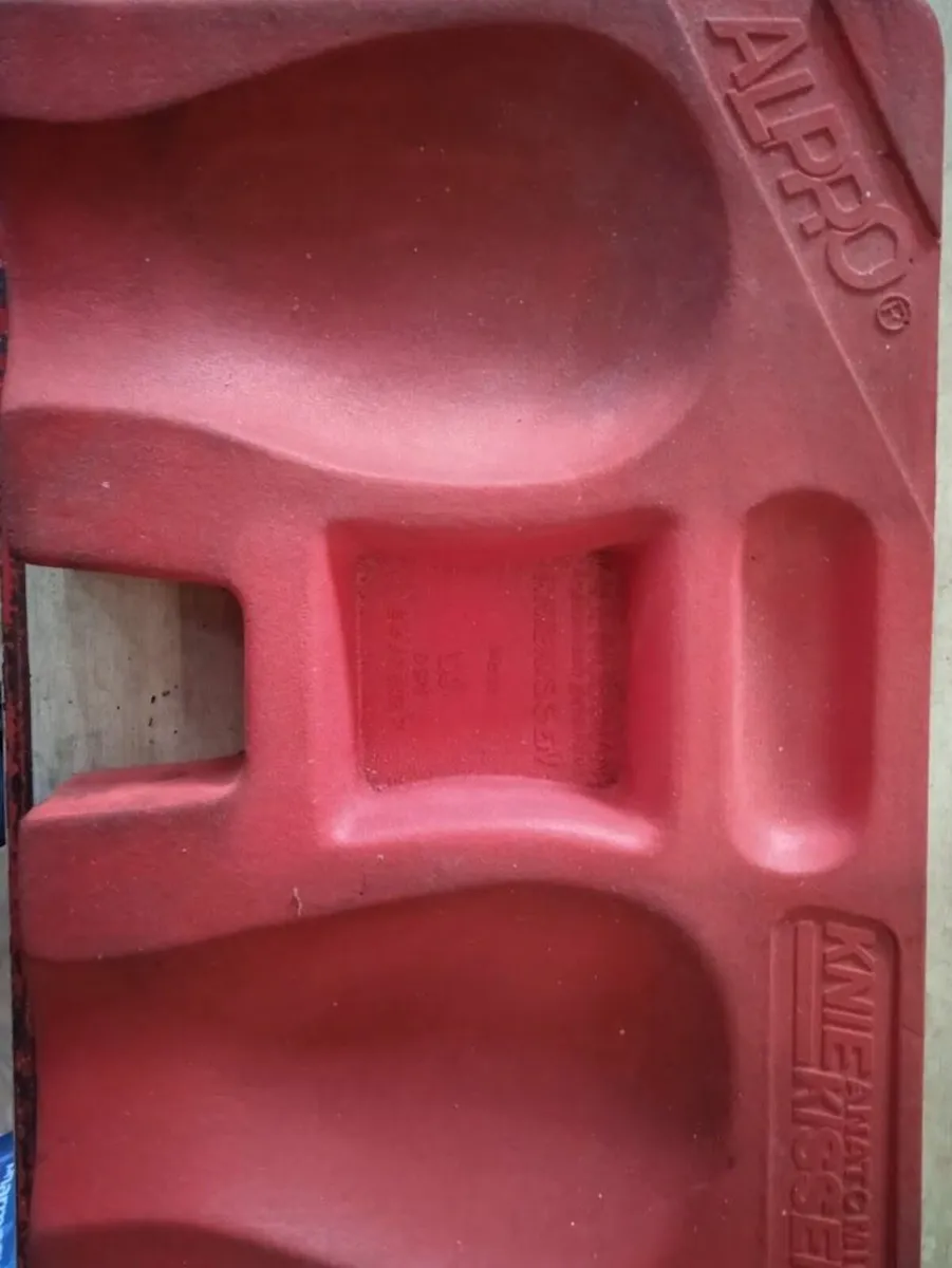 Alpro kneeler to save your knees. - Image 2
