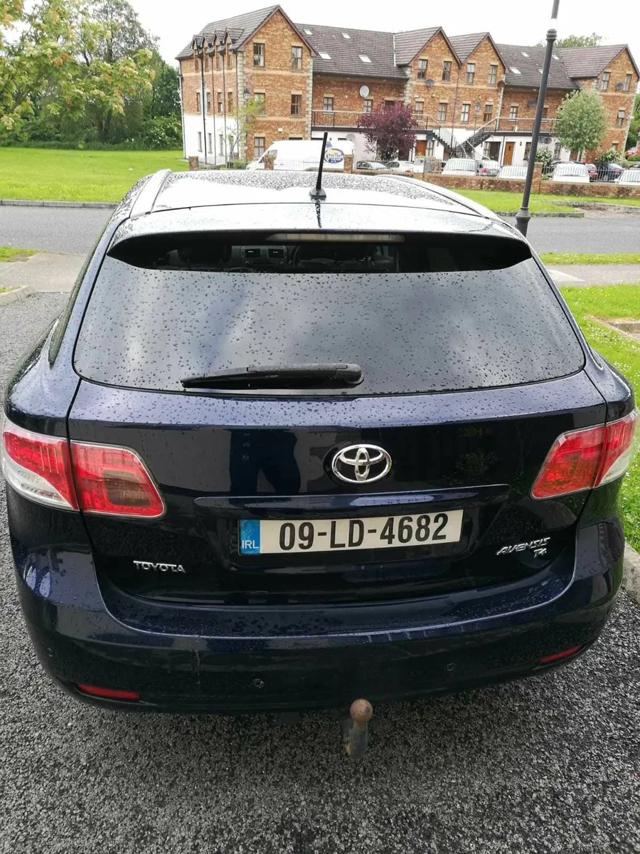Toyota Avenus 09 2.2 excellent condition - Image 4