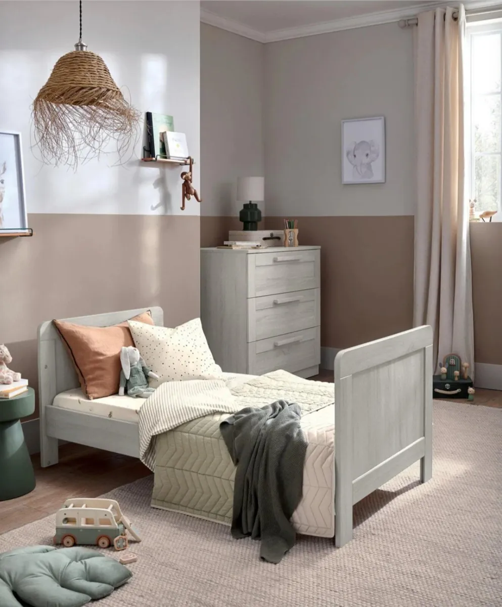 Atlas Cotbed & Mattress (Converts to Toddler Bed) - Image 3