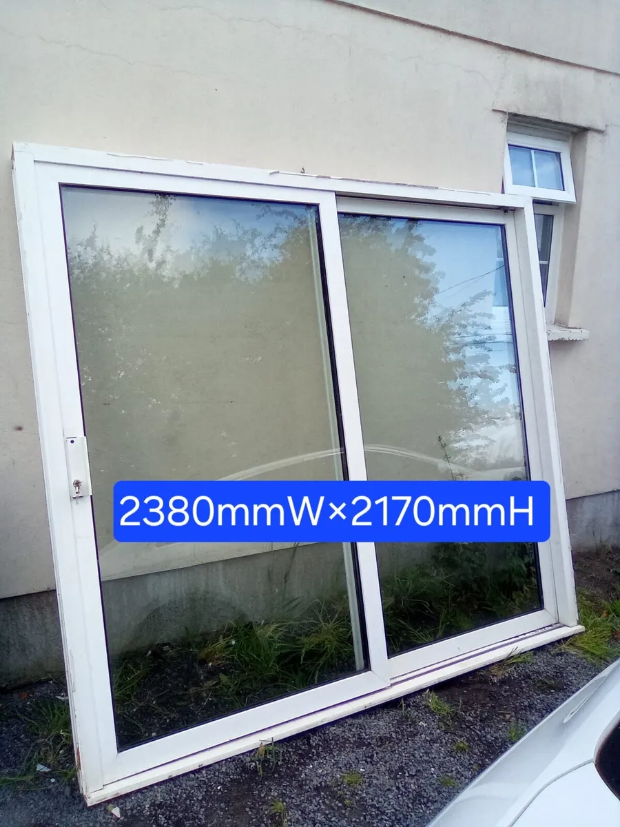 SLIDING PATIO DOOR