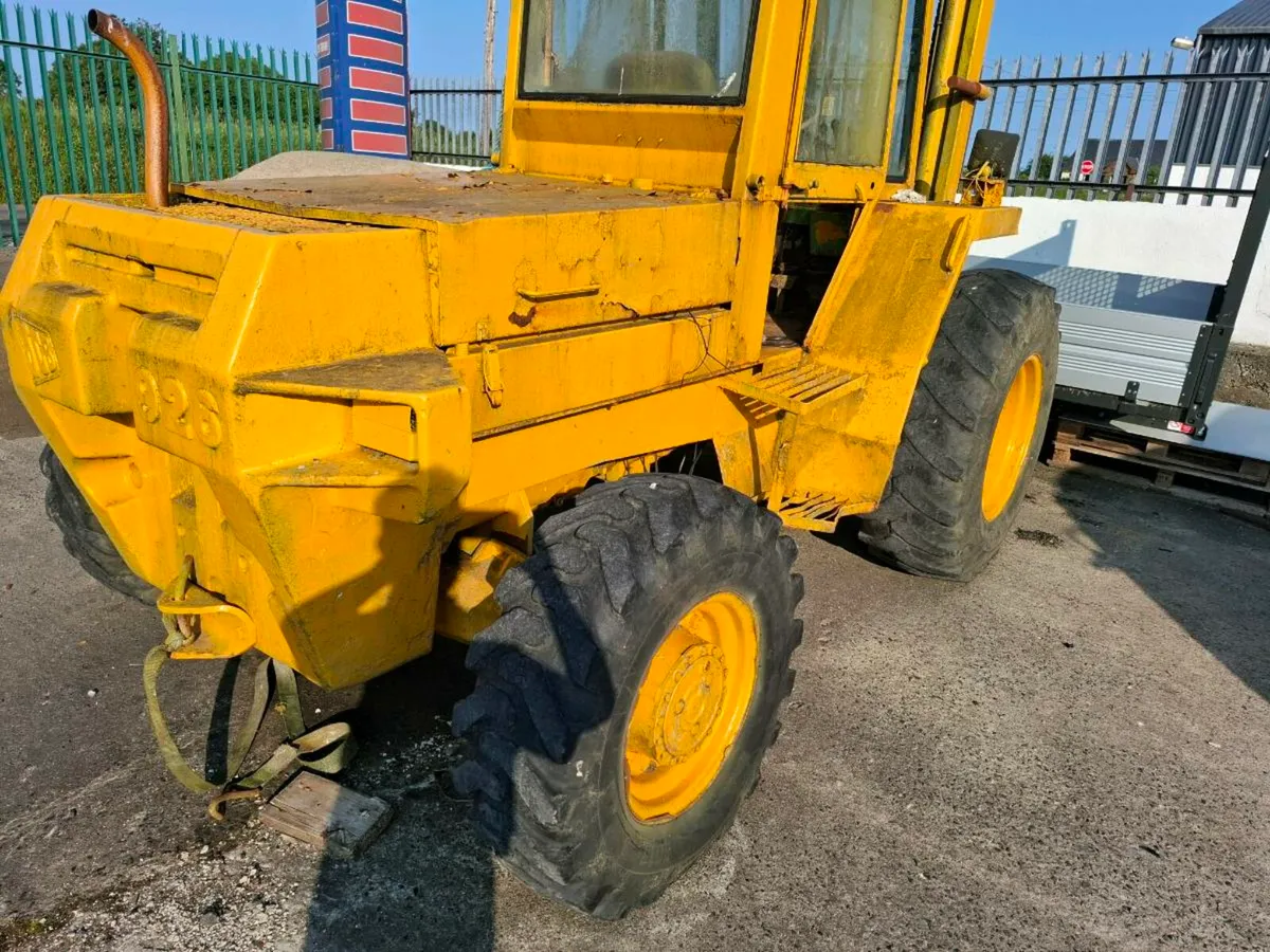 Rough terrain forklift - Image 3