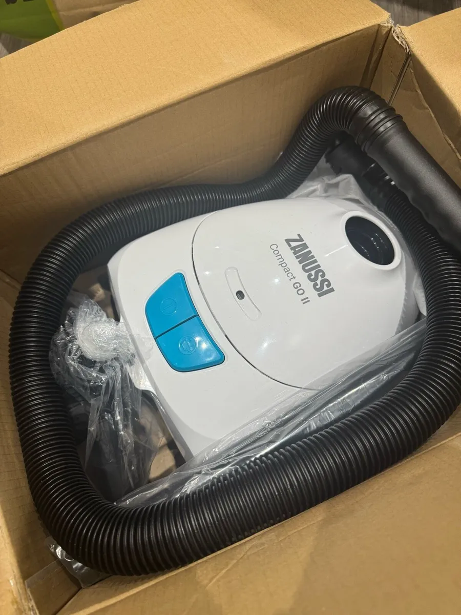Vacuum Cleaner - Image 2