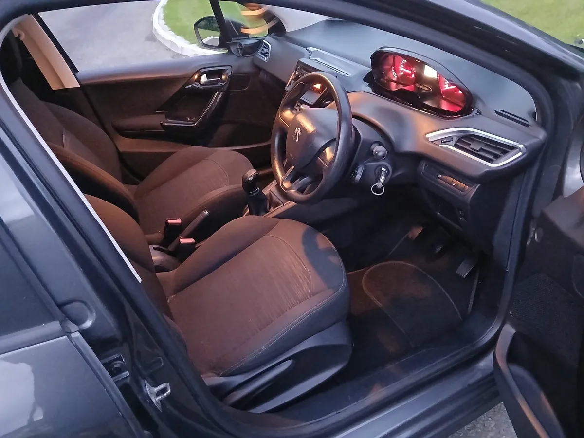 Peugeot 208 2013 - Image 2