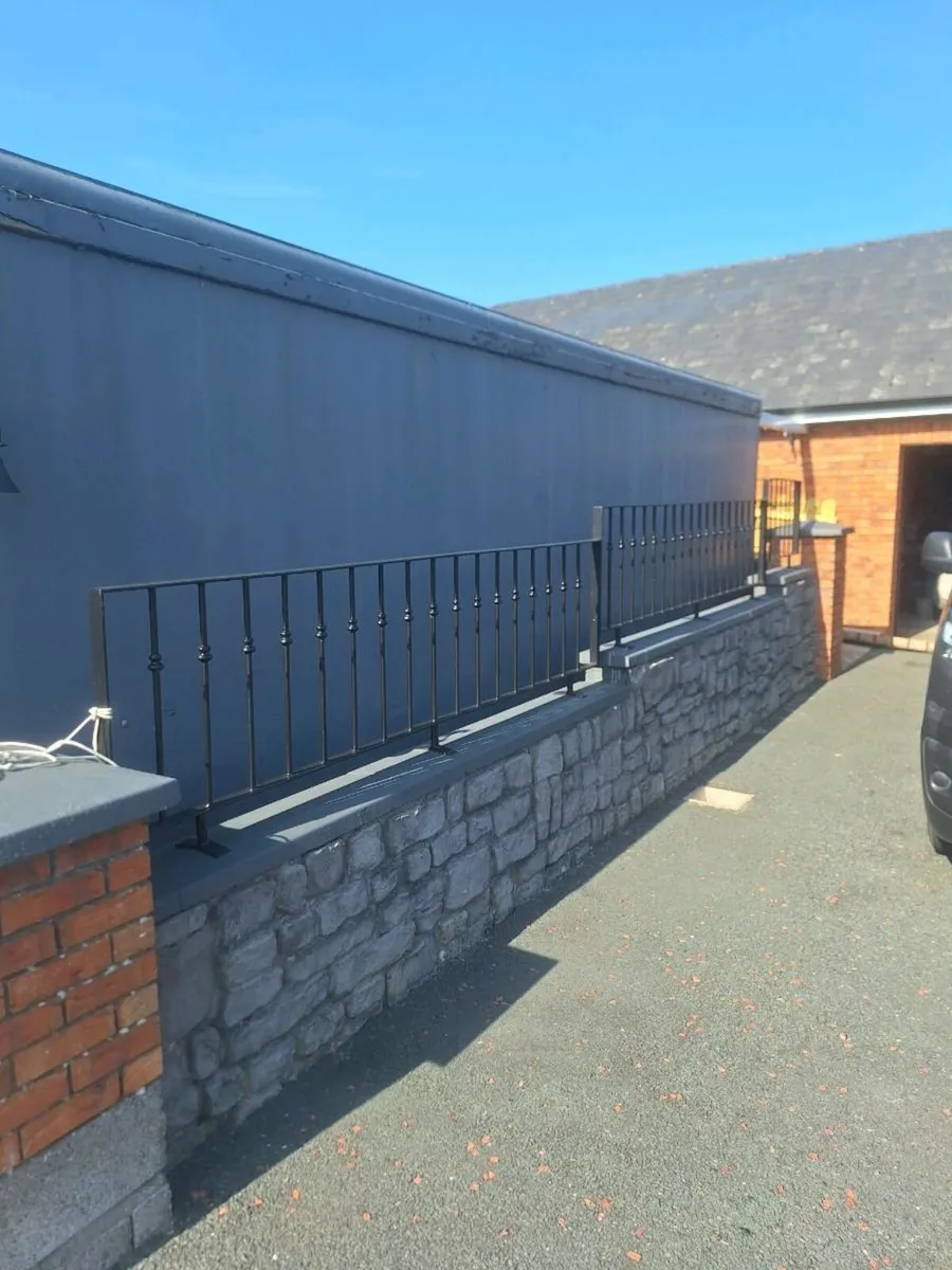 Steel railings - Image 1