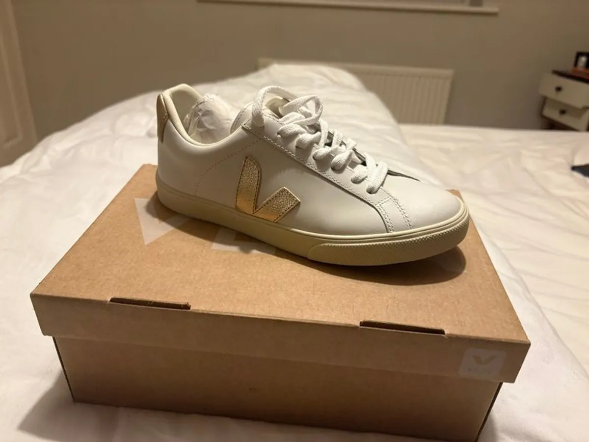 Never worn Veja Esplar size 37 - Image 1