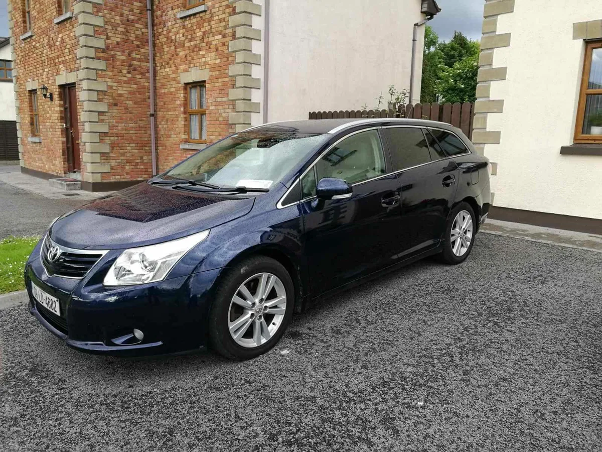 Toyota Avenus 09 2.2 excellent condition - Image 1