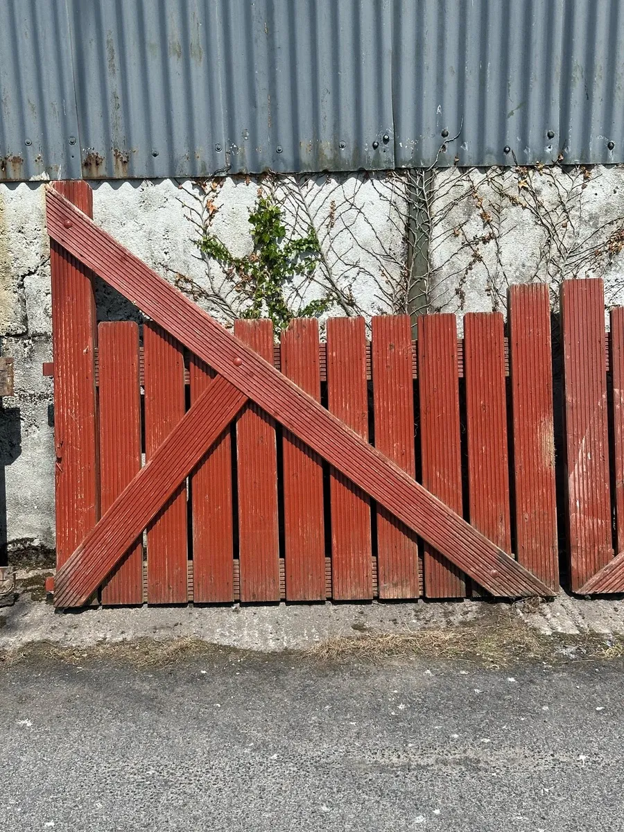 Wooden Gates & Panels - Image 1