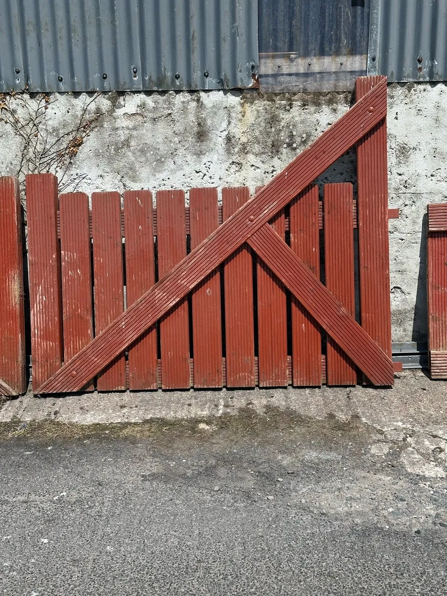 Wooden Gates & Panels - Image 4