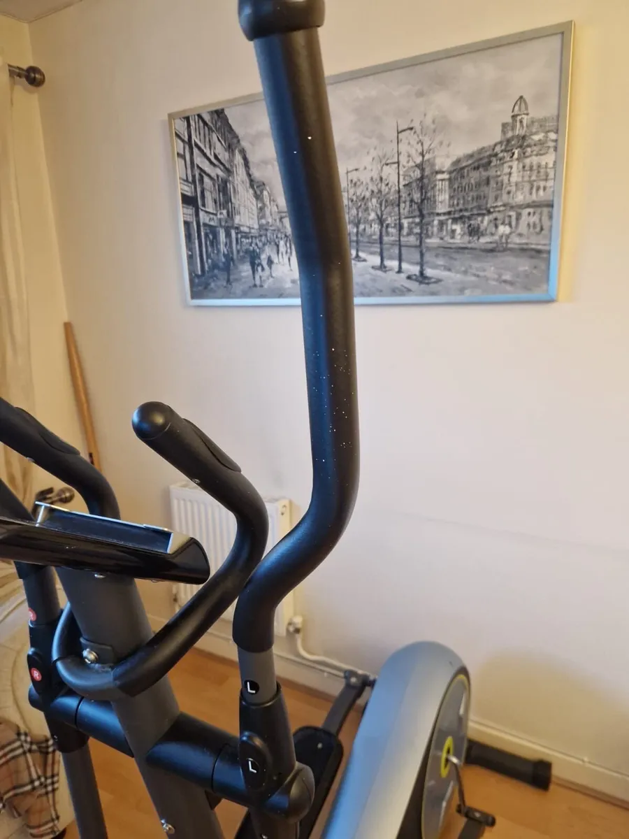Cross Trainer - Image 4