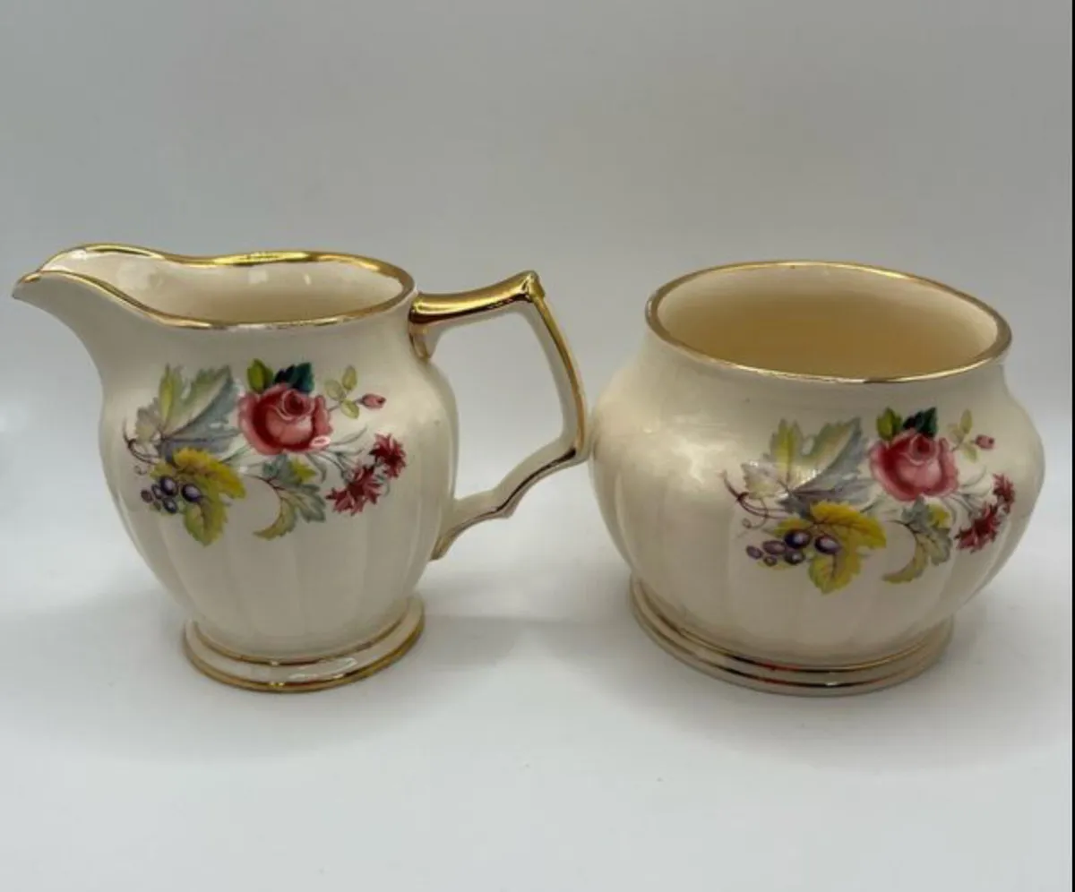 Collection of vintage selling as one lot €50 - Image 3