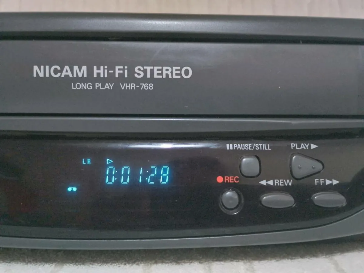 VCR Sanyo VHR-768IR in excellent condition - Image 4