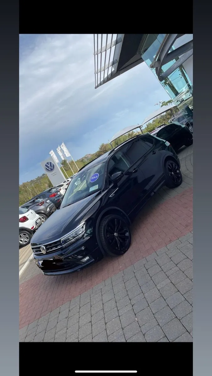 Volkswagen Tiguan R-Line Allspace Black Edition - Image 4