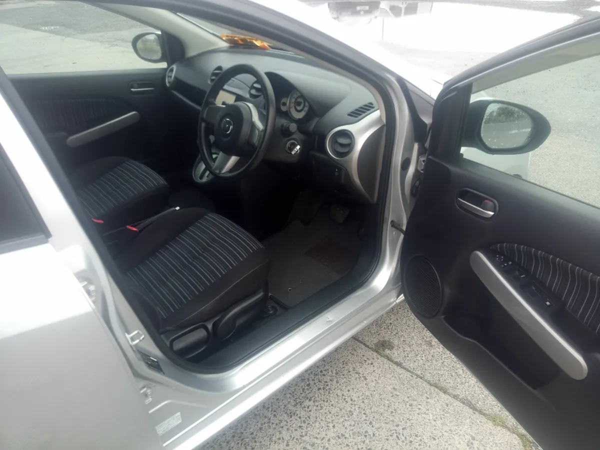 AUTOMATIC Mazda Demio 2010 - Image 2