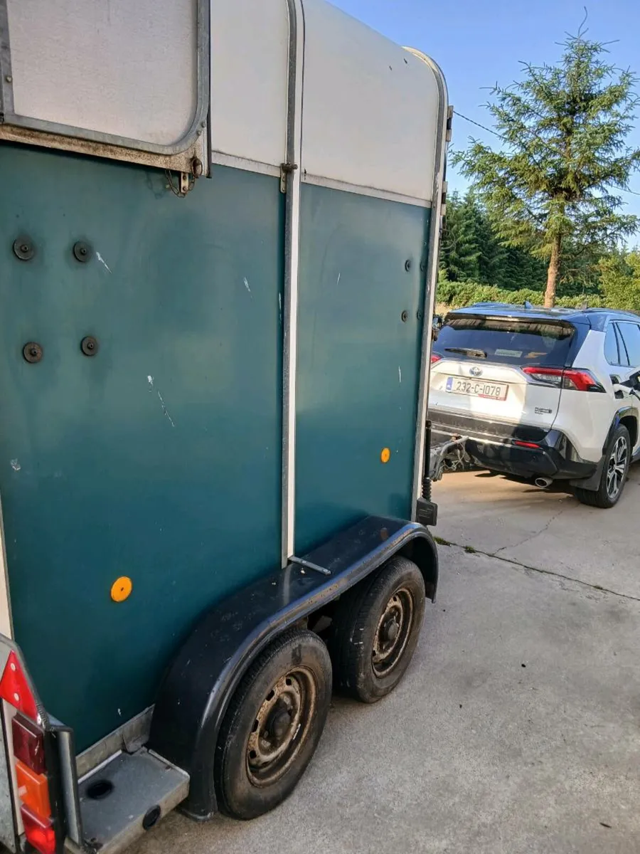 Horse box - Image 1