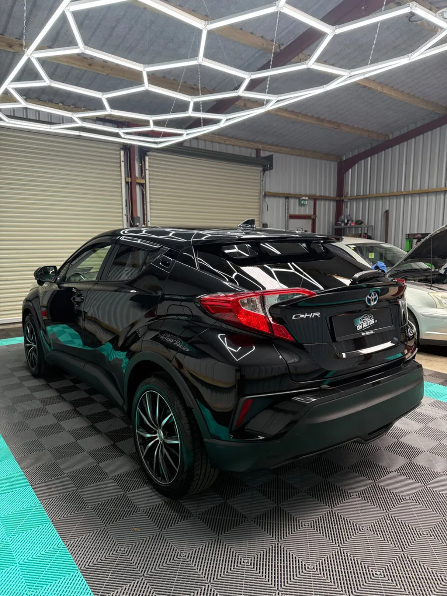 Toyota C-HR 2017 - Image 3