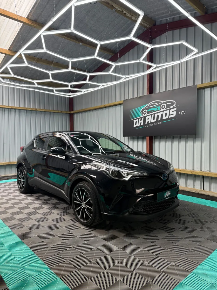 Toyota C-HR 2017 - Image 1