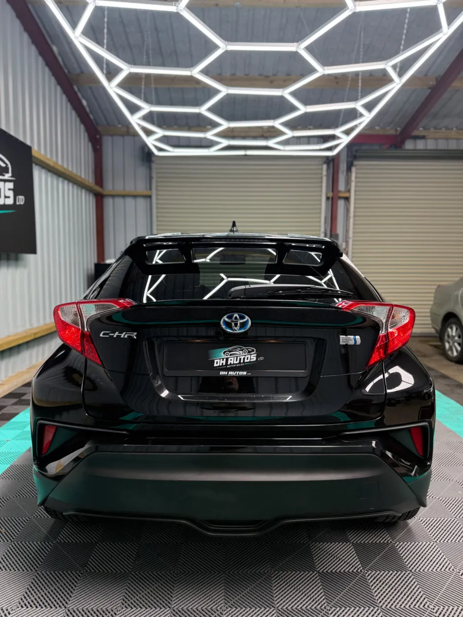 Toyota C-HR 2017 - Image 4
