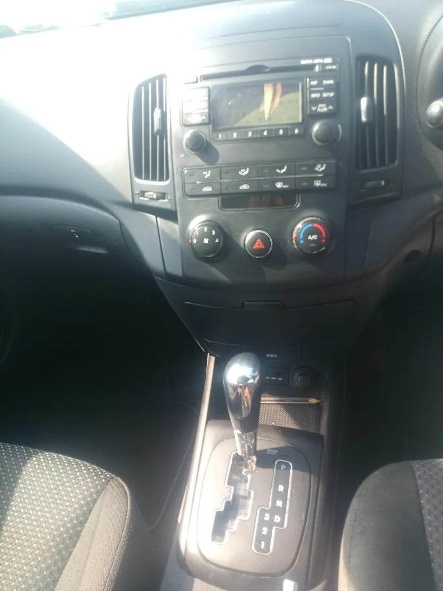 AUTOMATIC  Hyundai i30 2010 - Image 2