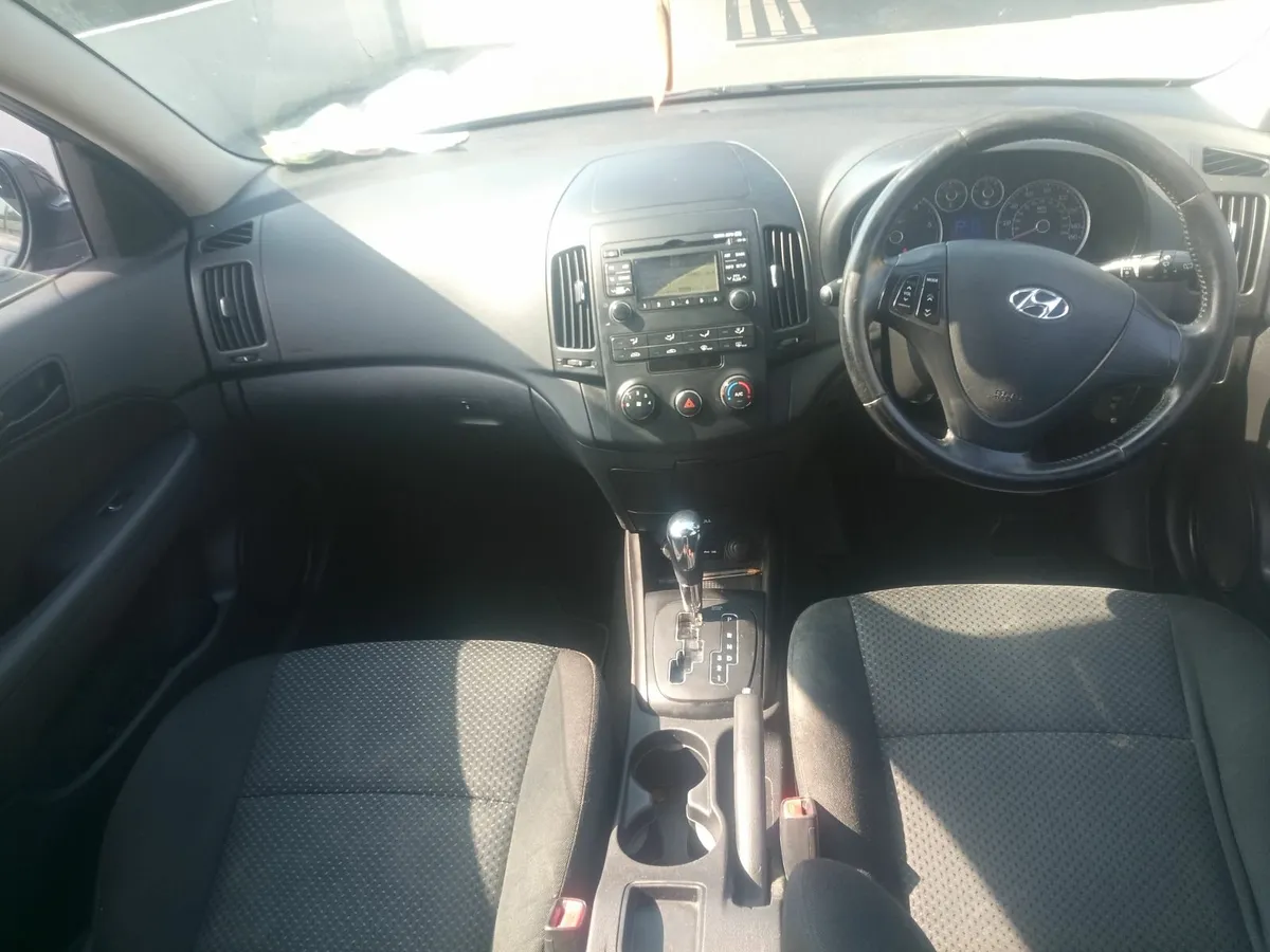 AUTOMATIC  Hyundai i30 2010 - Image 4