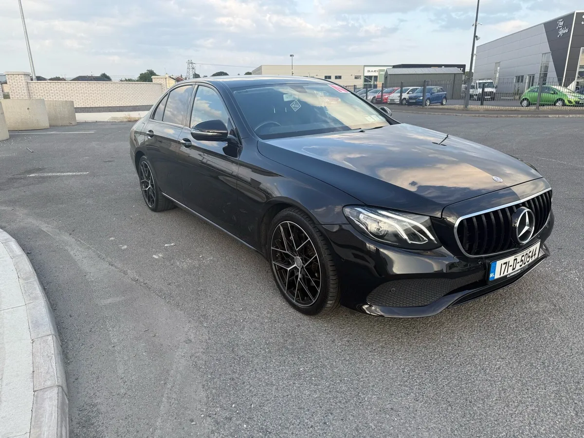 Stunning Mercedes-Benz E220D - Image 3
