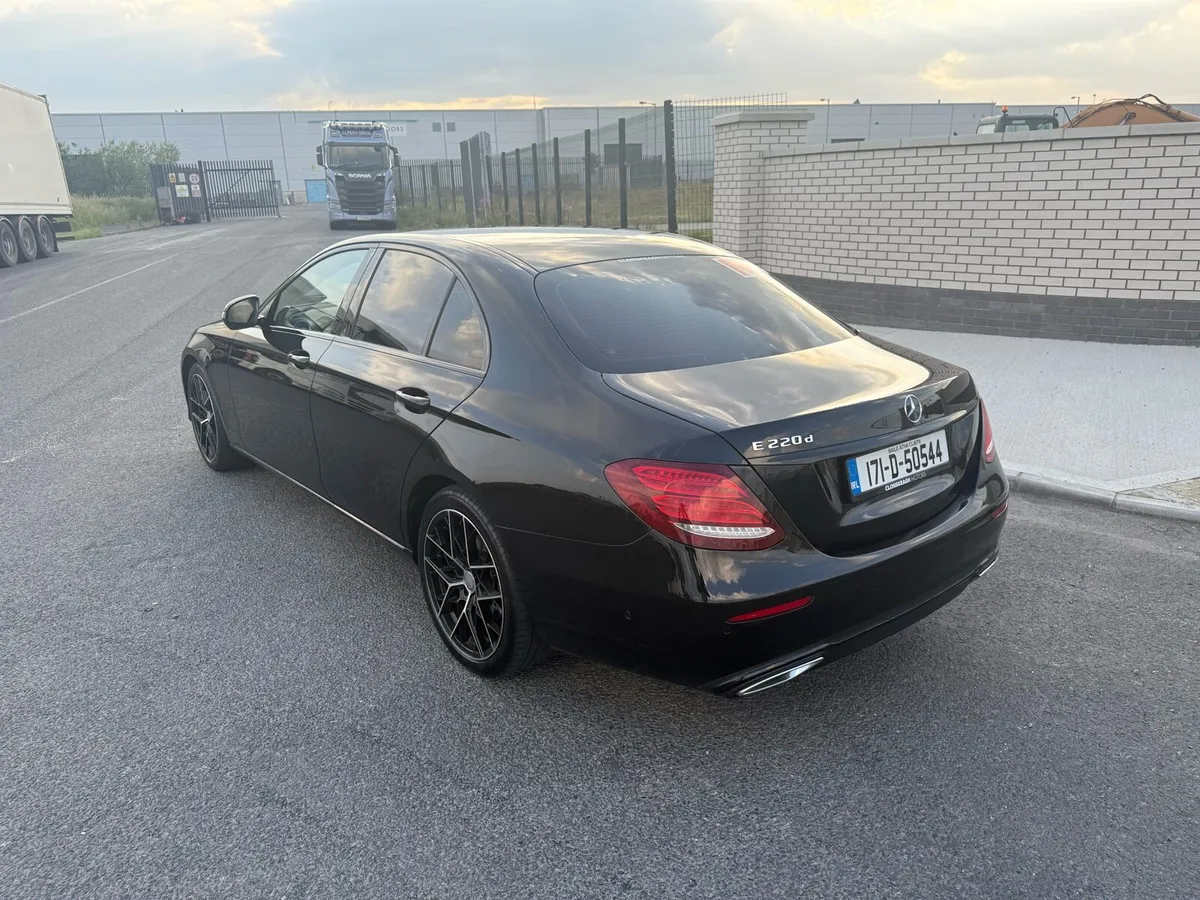 Stunning Mercedes-Benz E220D - Image 4