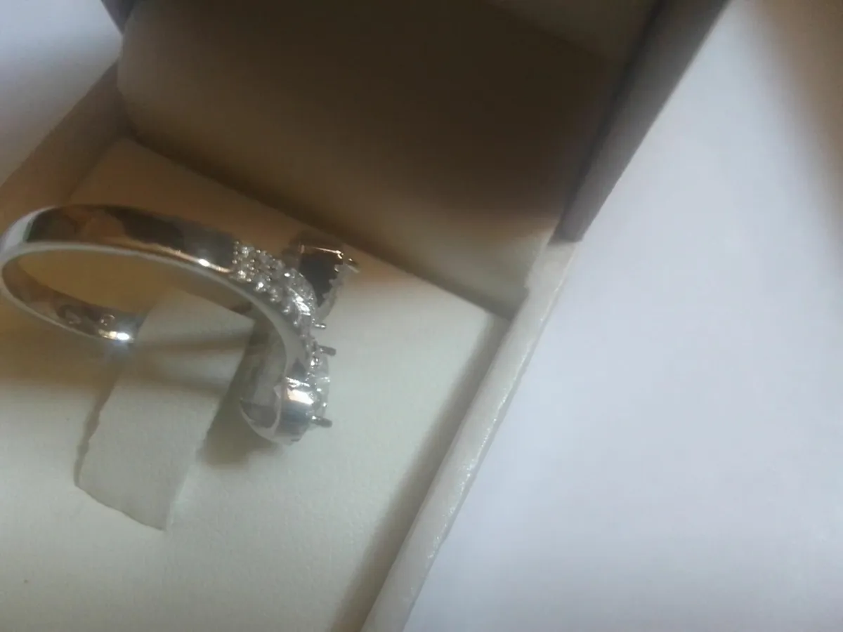 STERLING SILVER SWAROVSKI DOUBLE HEARTS RING N - Image 3