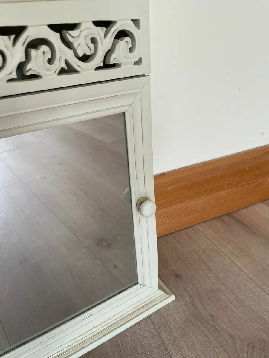 Wall press with Mirror - Image 4