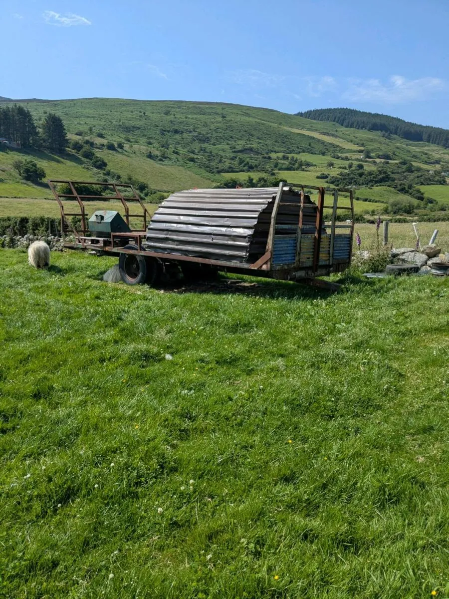 Bale trailer - Image 1