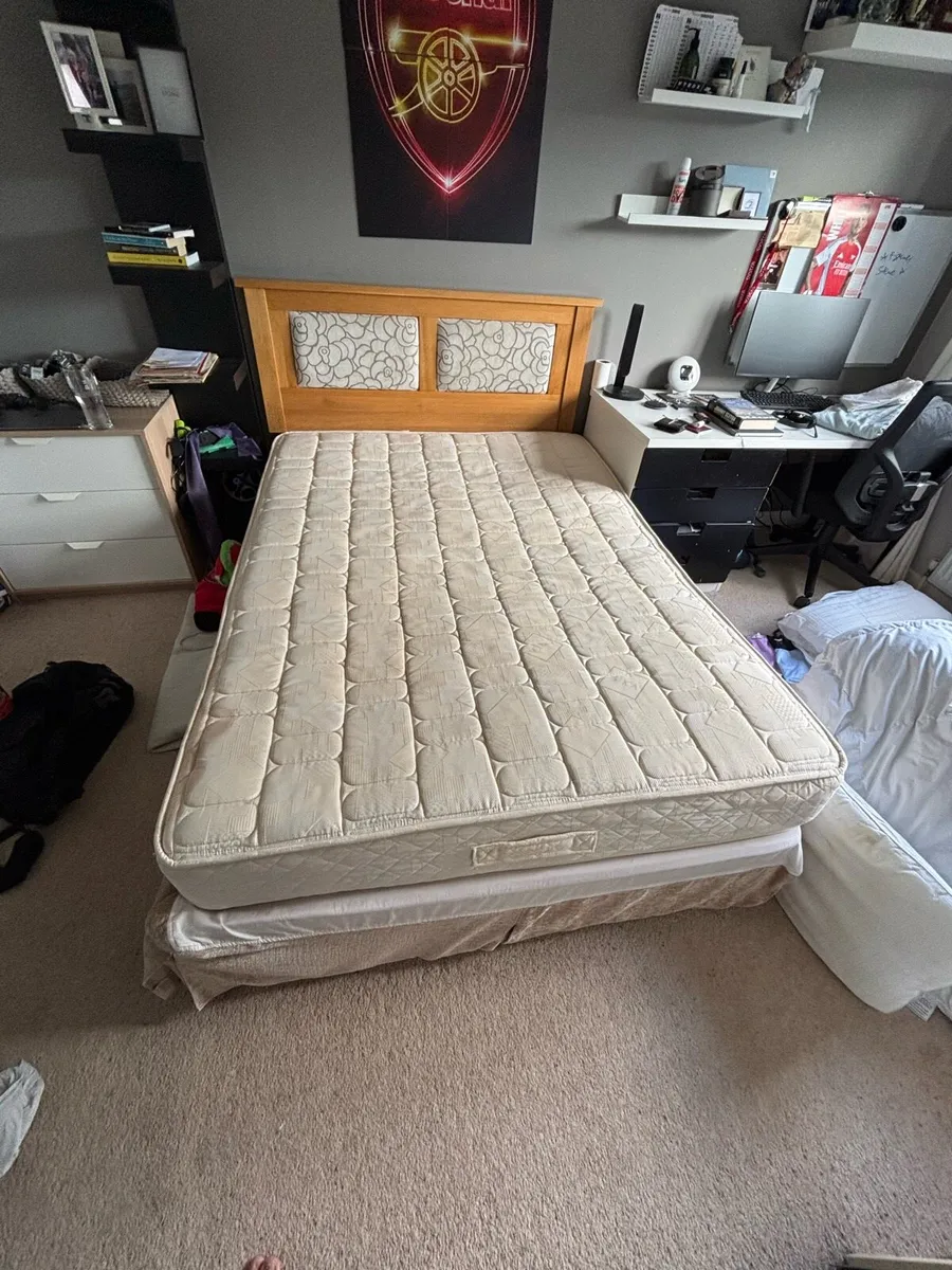 Bed with mattress - Image 1