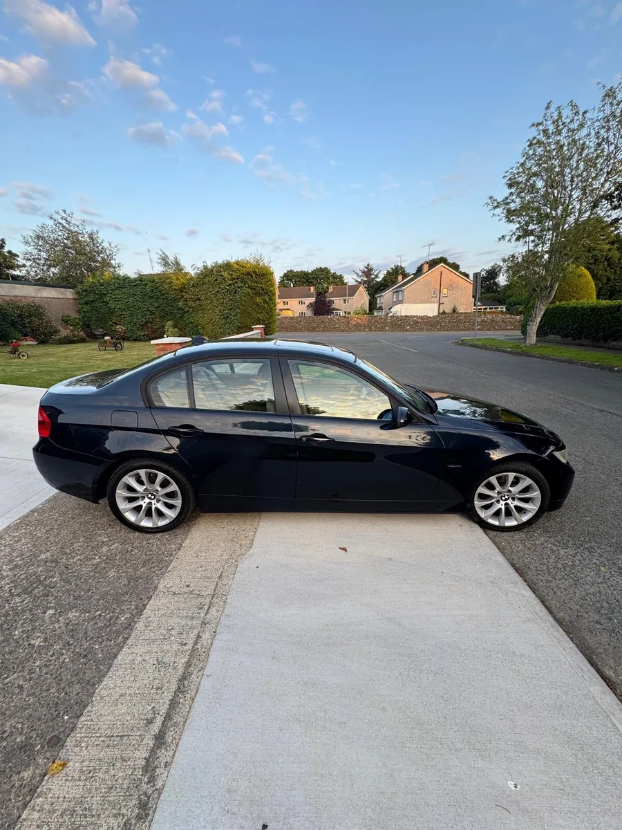 BMW 318d - Image 1
