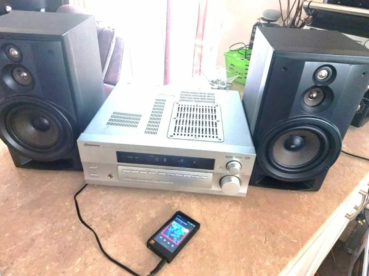 Pioneer VSX-D510 A/V receiver with Sony 3 way spea