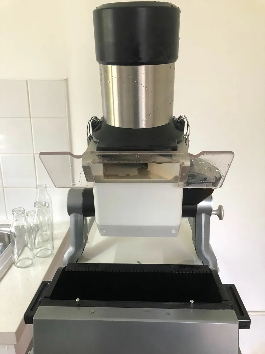 X-1 Mini Pro Goodnature Industrial Juicer Cold Pre - Image 4