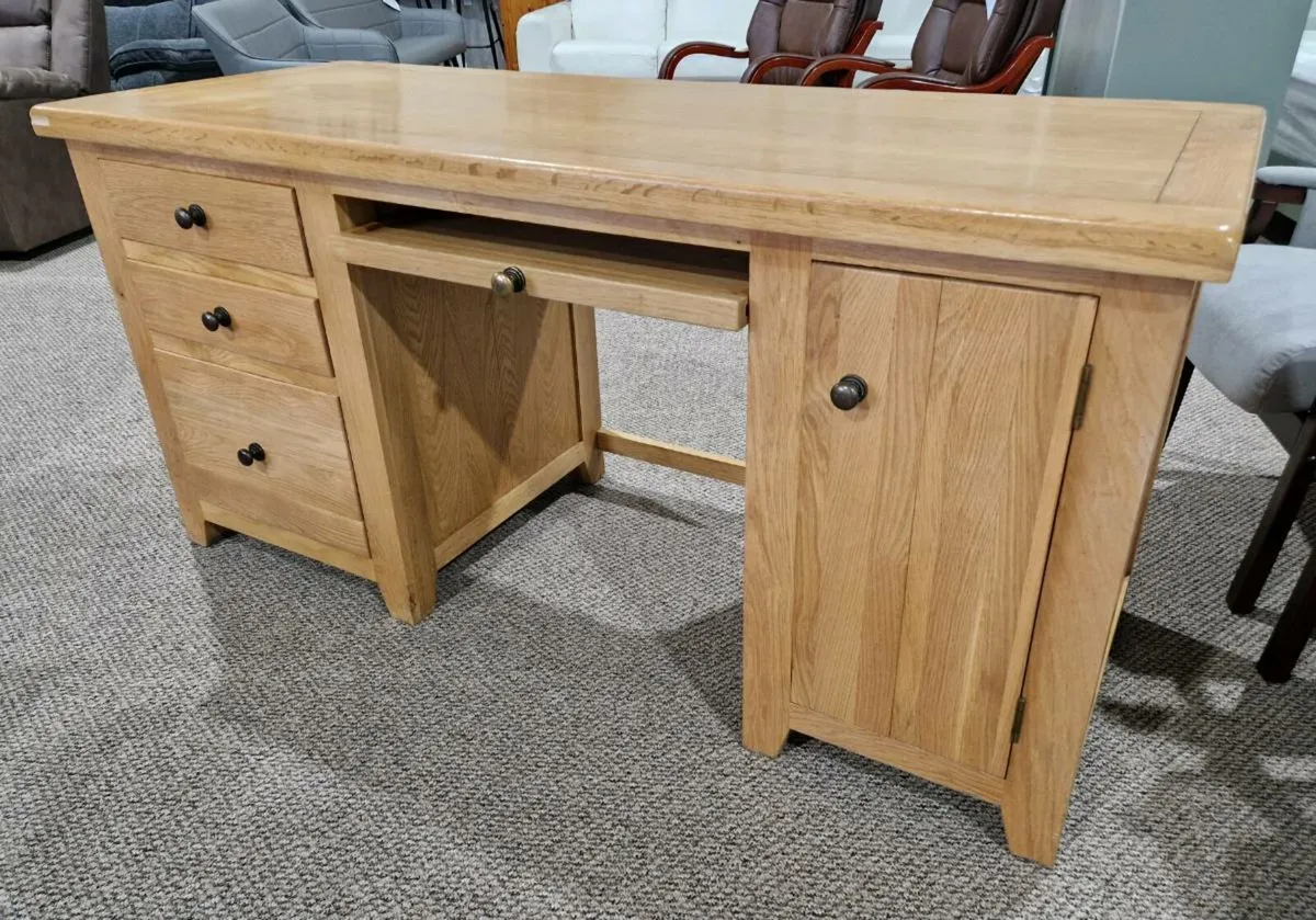 ☀️ Summer Sale ☀️
Was €375,  Oak Desk