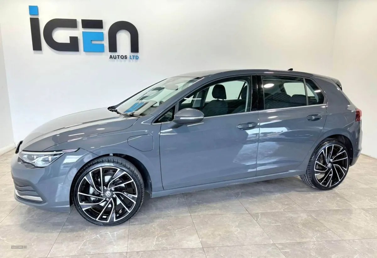 Volkswagen Golf 1.4 Golf Style TSi E-hybrid Semi- - Image 4