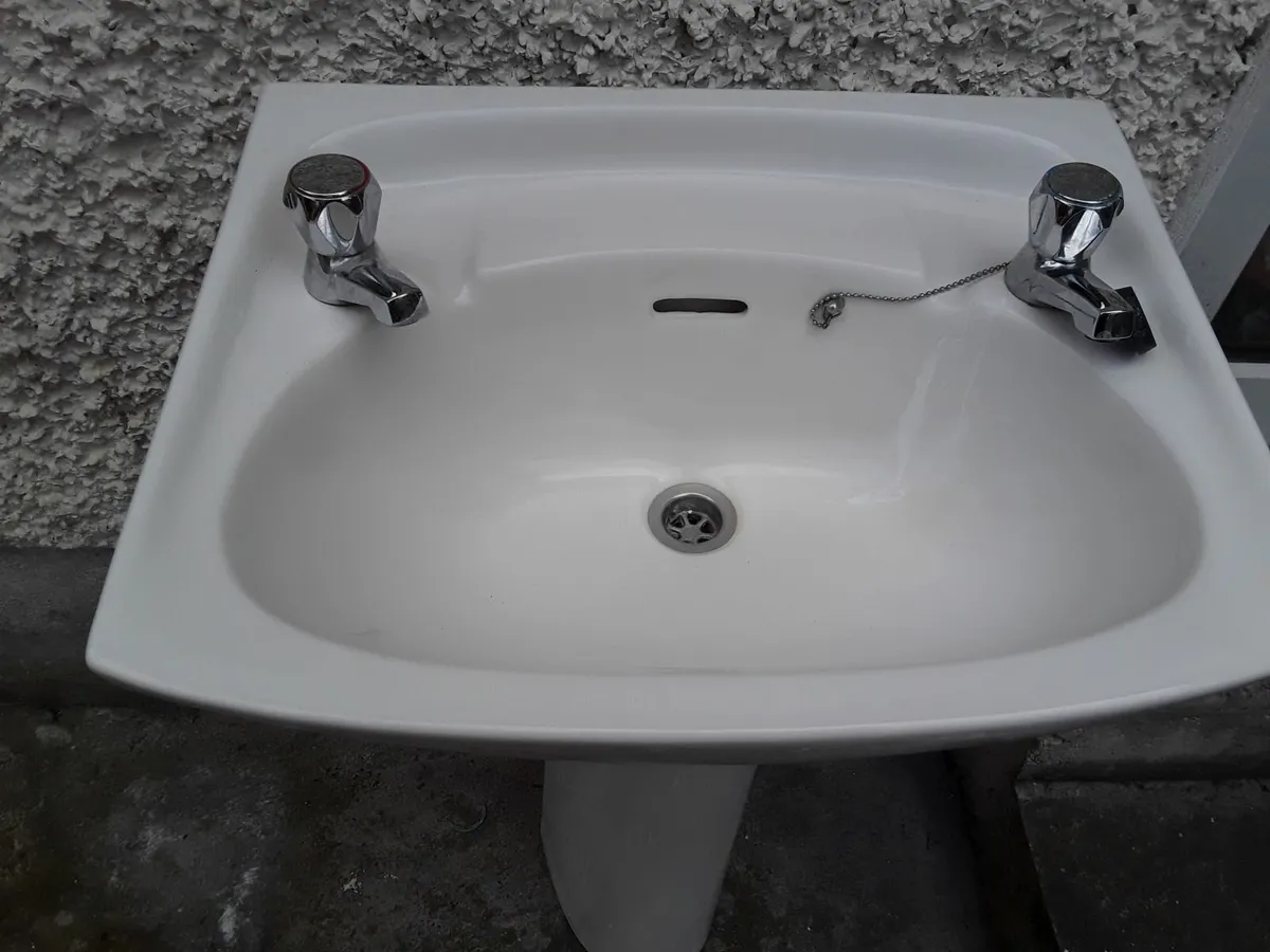 Vintage white sink with taps pedestal - Image 2