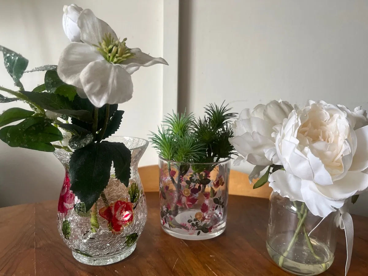 Vases & artificial flowers - Image 1