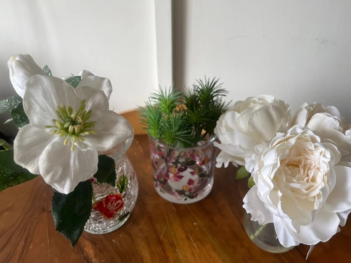 Vases & artificial flowers - Image 2