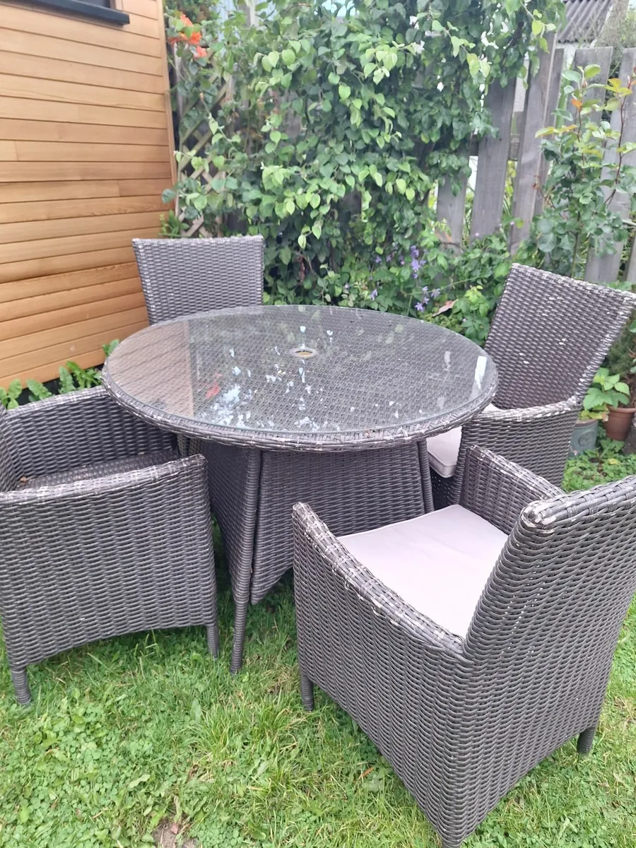 Garden furniture - Image 1