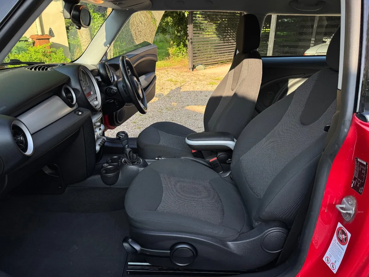 Mini Cooper 2010 - Image 2
