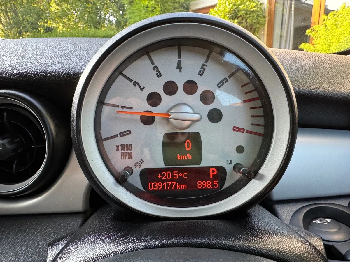 Mini Cooper 2010 - Image 3