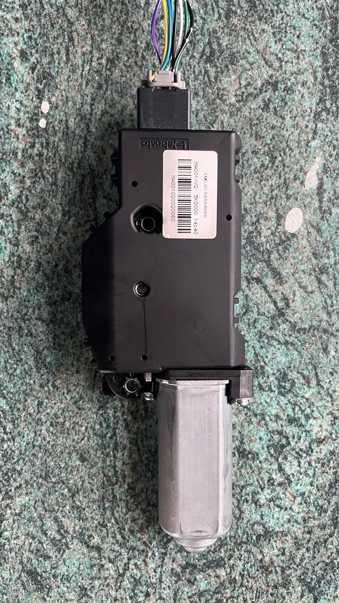 Mitsubishi Outlander Sunroof Motor Actuator - Image 1