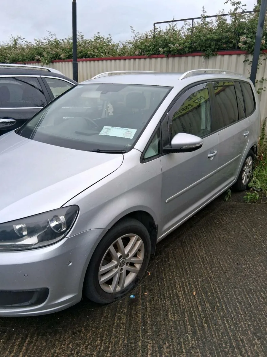 2013 volkswagen  trourn - Image 1