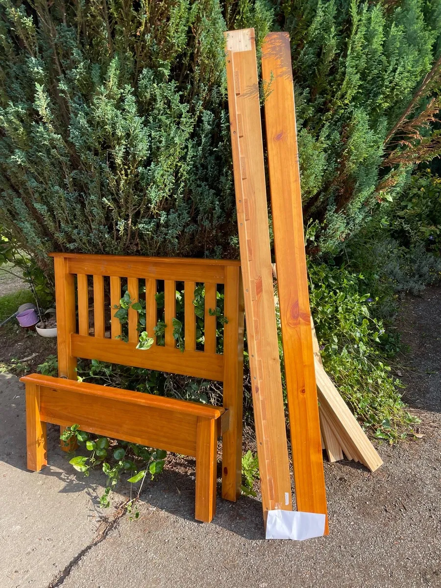 Single bed frame wooden - Image 1
