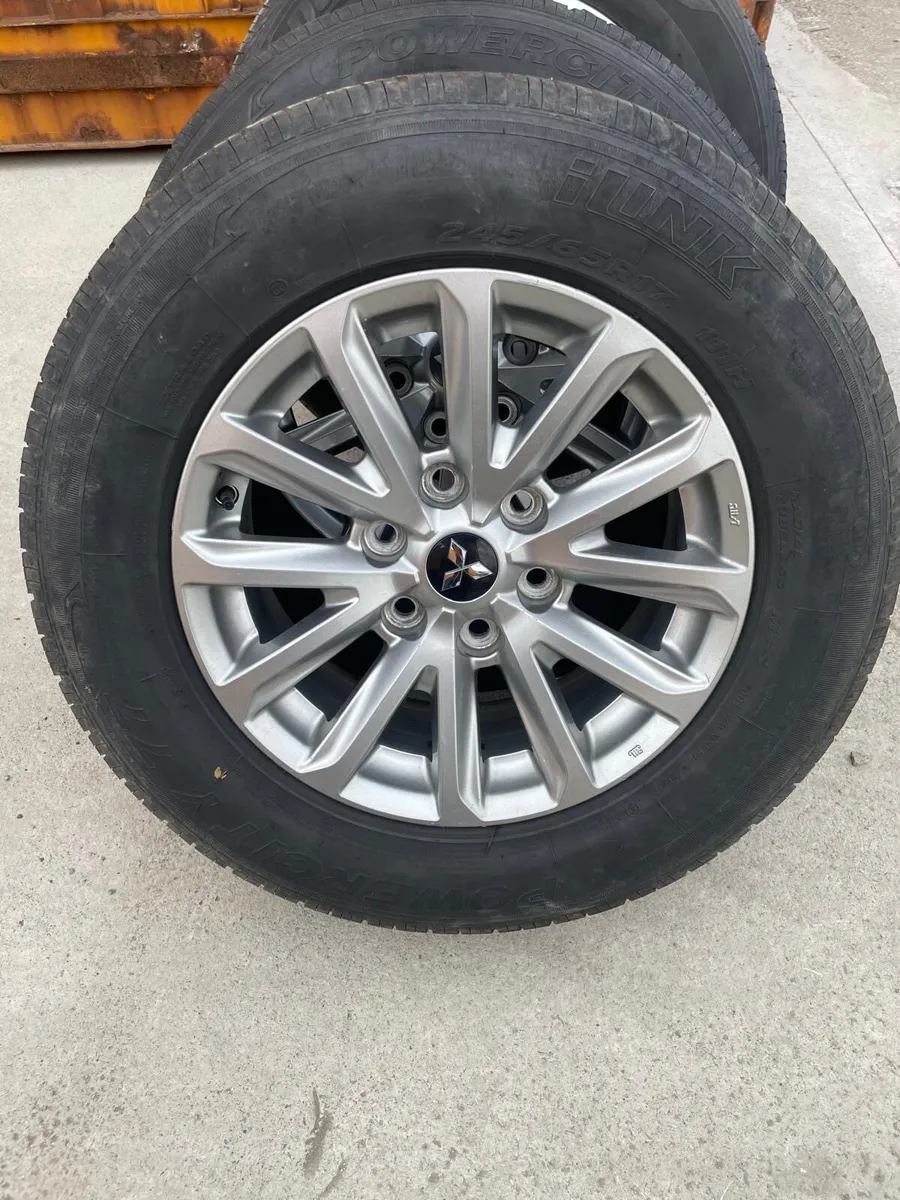 Mitsubishi outlander Alloy Wheels&Tyres 245/65R17 - Image 1