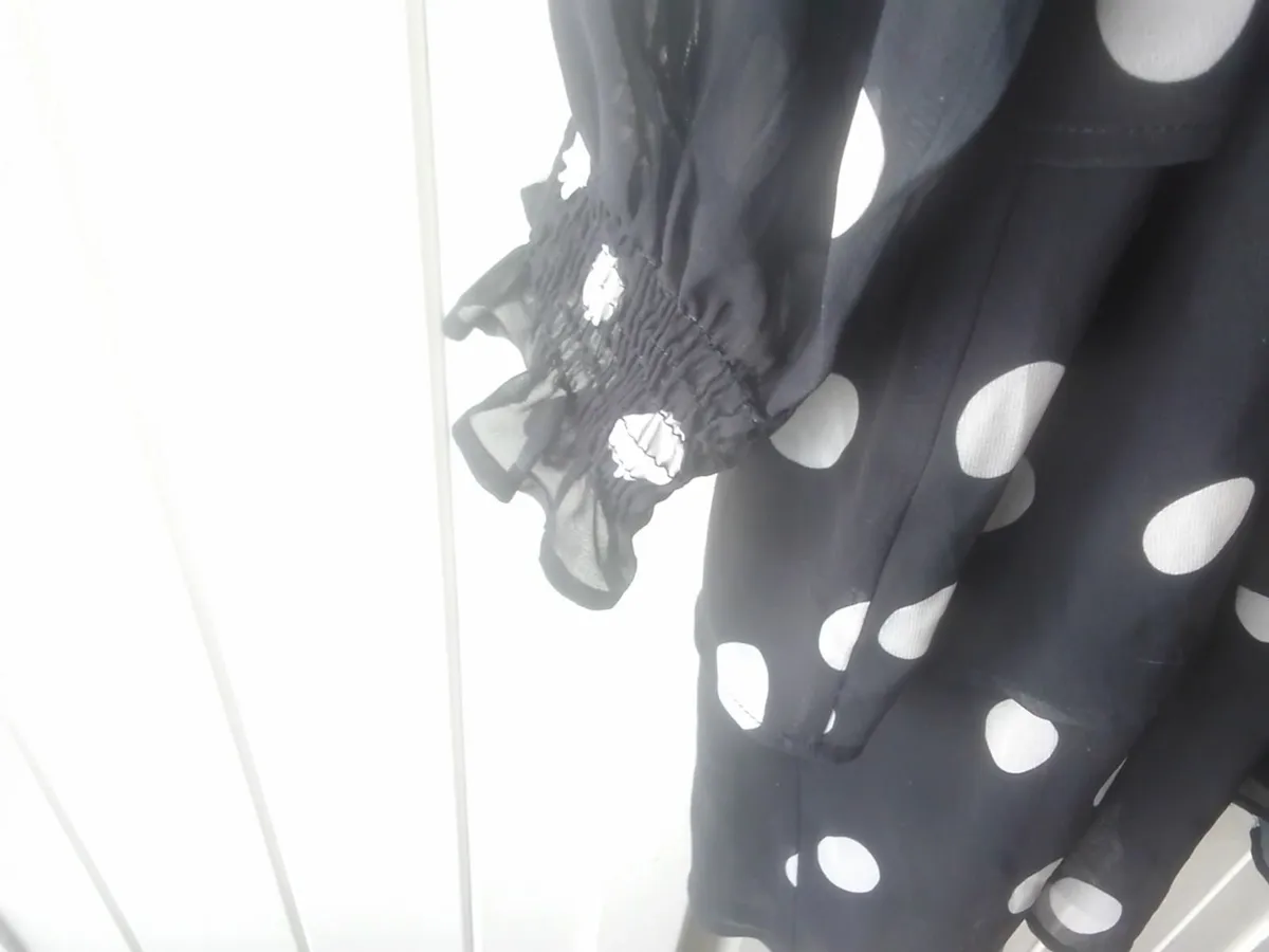BLACK &WHITE POLKA DOT CHIFFON DRESS 14 NEW - Image 3