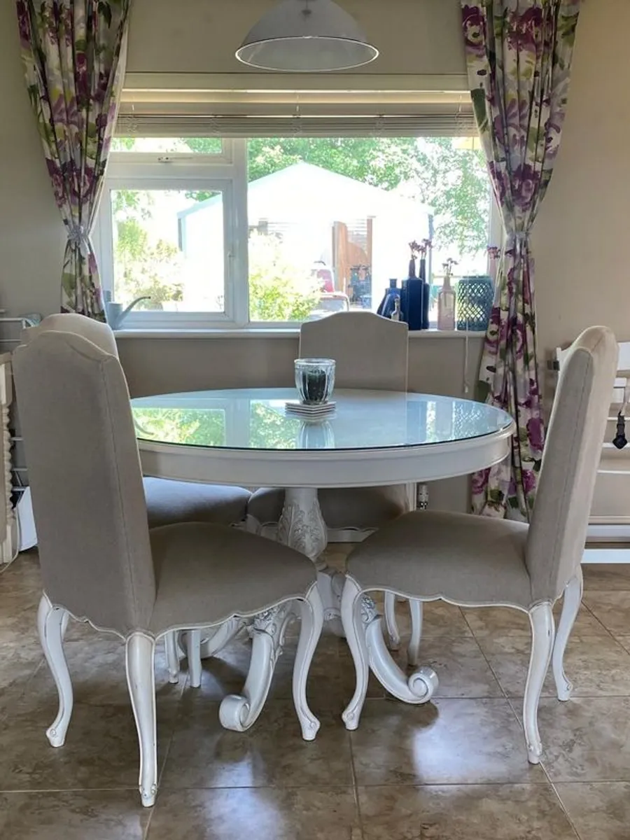Dinner table, 4 chairs and matching mirror - Image 1