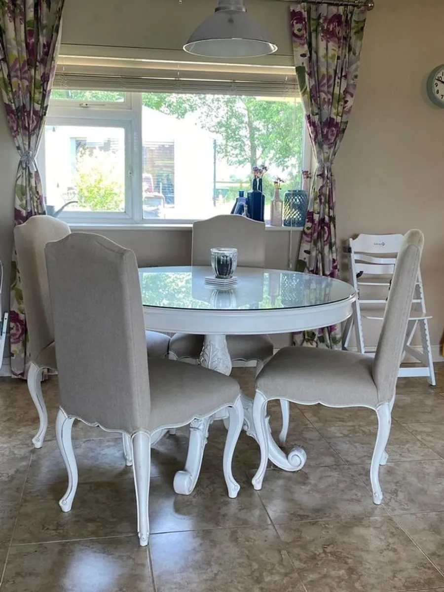 Dinner table, 4 chairs and matching mirror - Image 2