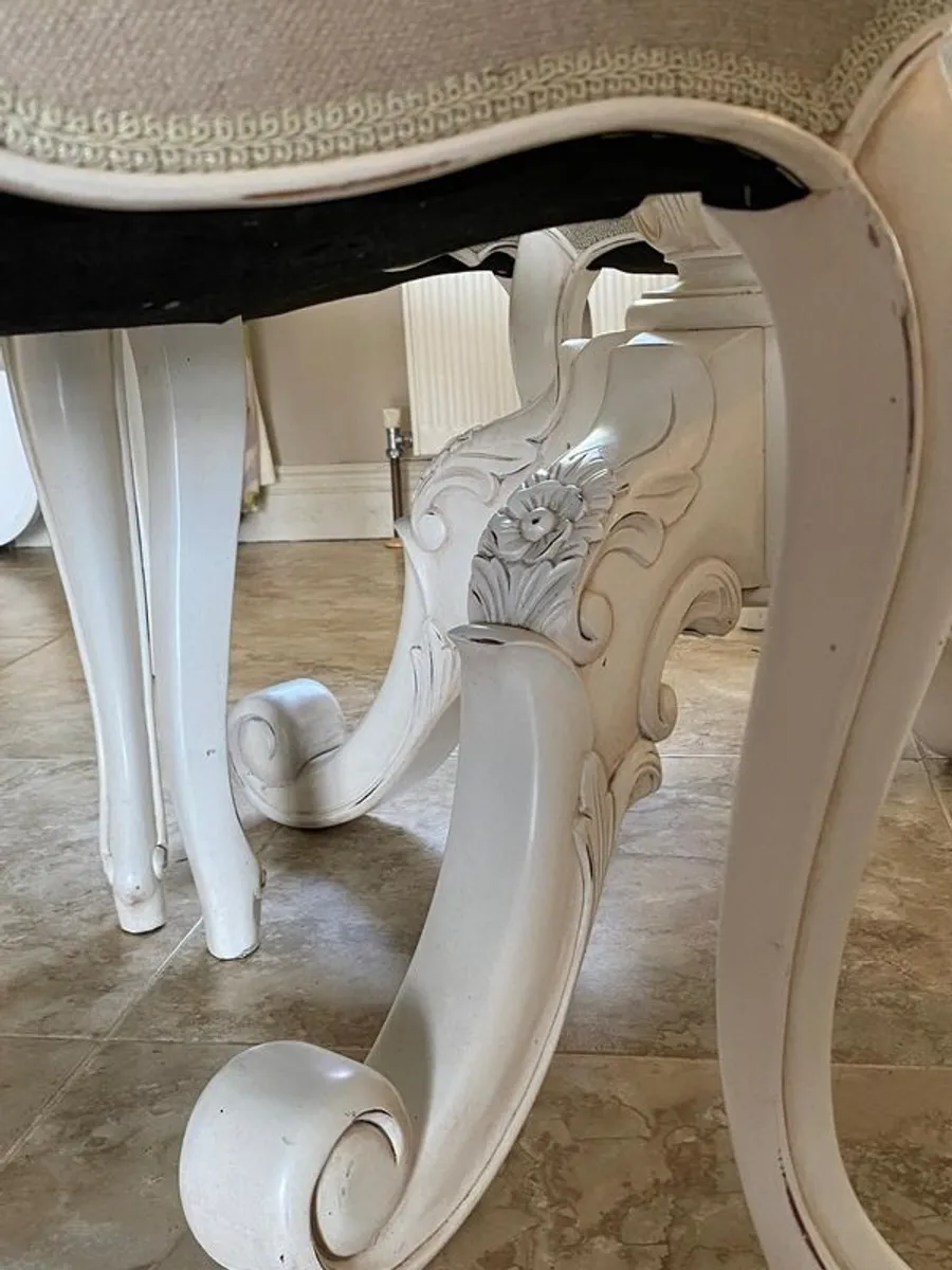Dinner table, 4 chairs and matching mirror - Image 4