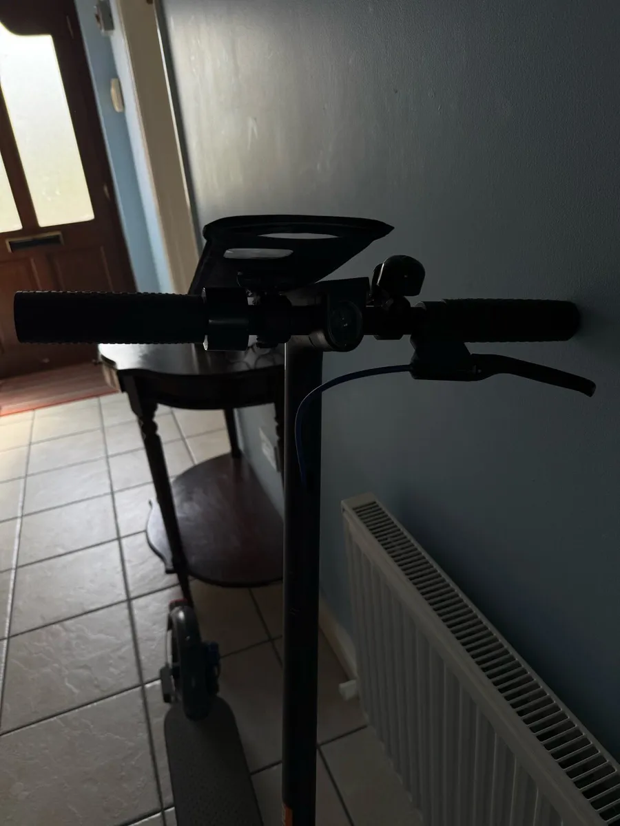 Xiaomi Mi Electric Scooter 3 - Image 1